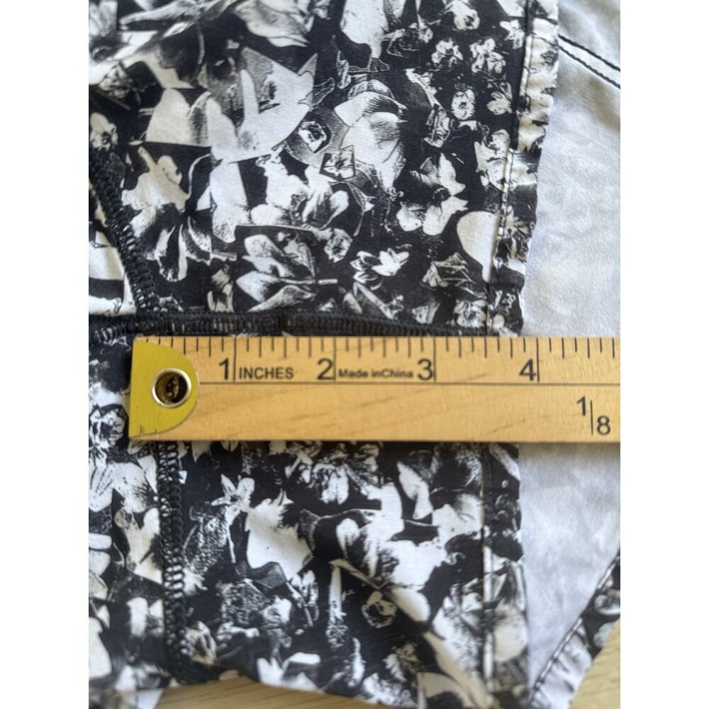 Lululemon Tracker Short V (4") Mash Up White Black / Black Womens Size 8 - Picture 8 of 8